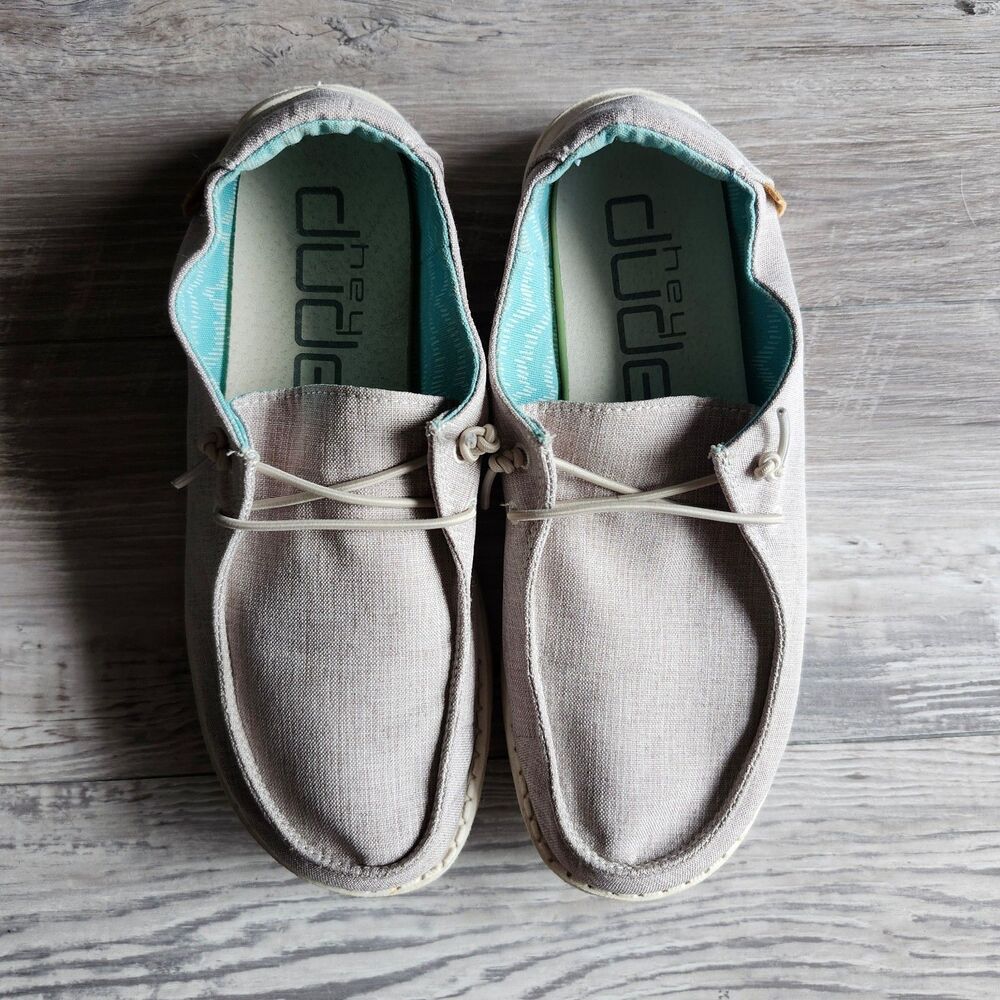 (8) HeyDude shoes